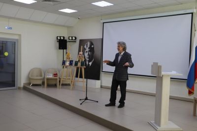 На сцене и в жизни