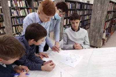 Алиса в библиотеке