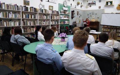 Нам дороги эти позабыть нельзя