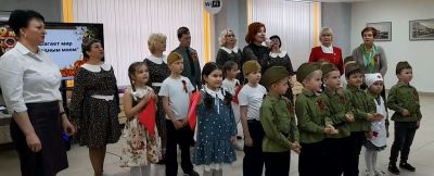 Идёт весна победным маем