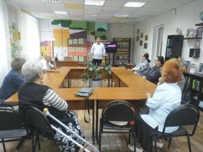 Давайте жить, во всем друг  другу потакая…