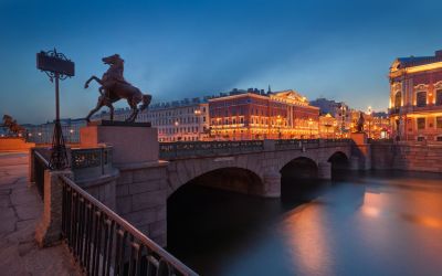 С днём рождения, град Петров!