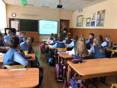 В полях Руси мерцающий цветок…