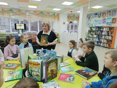 Ребятишки в гости к книжкам 