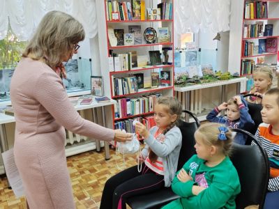 И расцвёл цветочек аленький