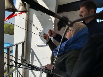 Звени, звени, златая Русь!