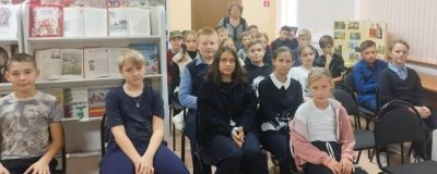 Есенина песню поёт нам осень