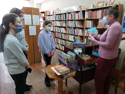 Кузька сундучок открыл и новинкой удивил