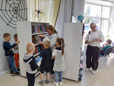 Есть по соседству библиотека