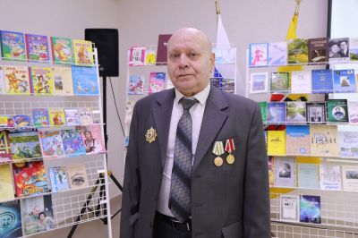 Под васильковым небосводом