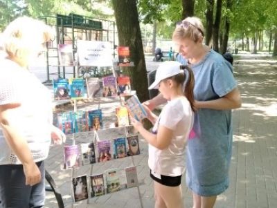 Семейный книжный саквояж
