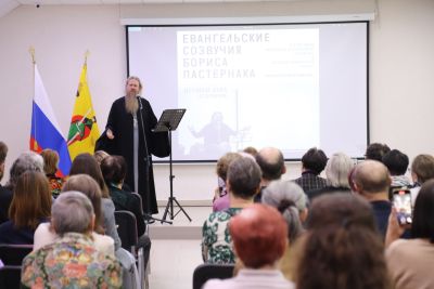 Столетья поплывут из темноты