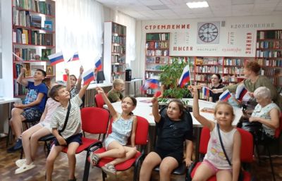 «Под символом славным могучей державы»